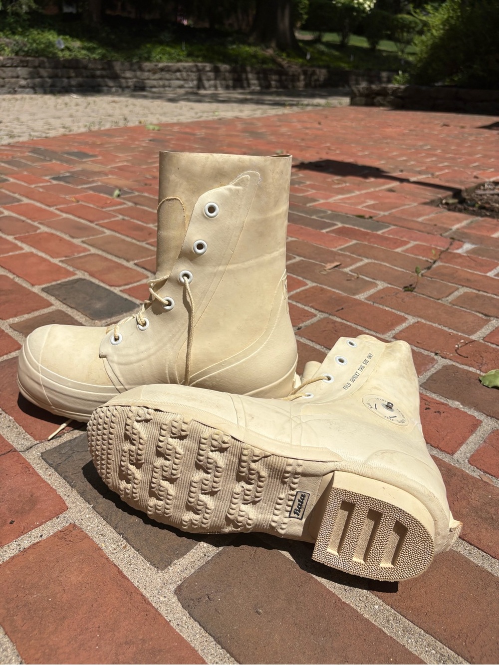 Vintage USGI White Bunny Boots Mickey Mouse 9R